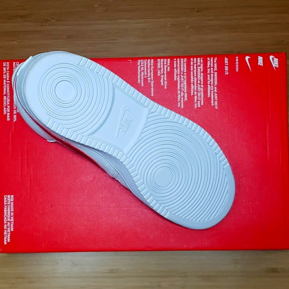 Nike Court Vision Mid Sneaker - Picture 9 of 9